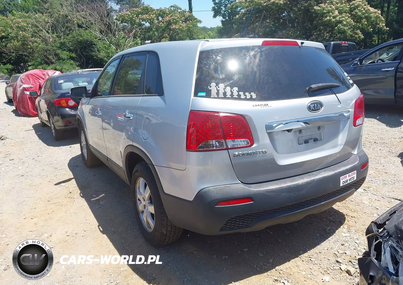2013 Kia Sorento Lx VIN:5XYKT3A11DG407141 - 3