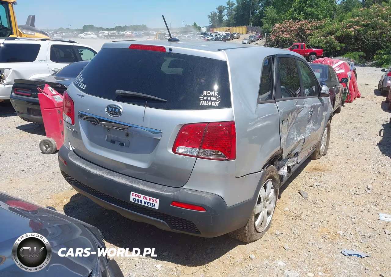 2013 Kia Sorento Lx VIN:5XYKT3A11DG407141 - 4