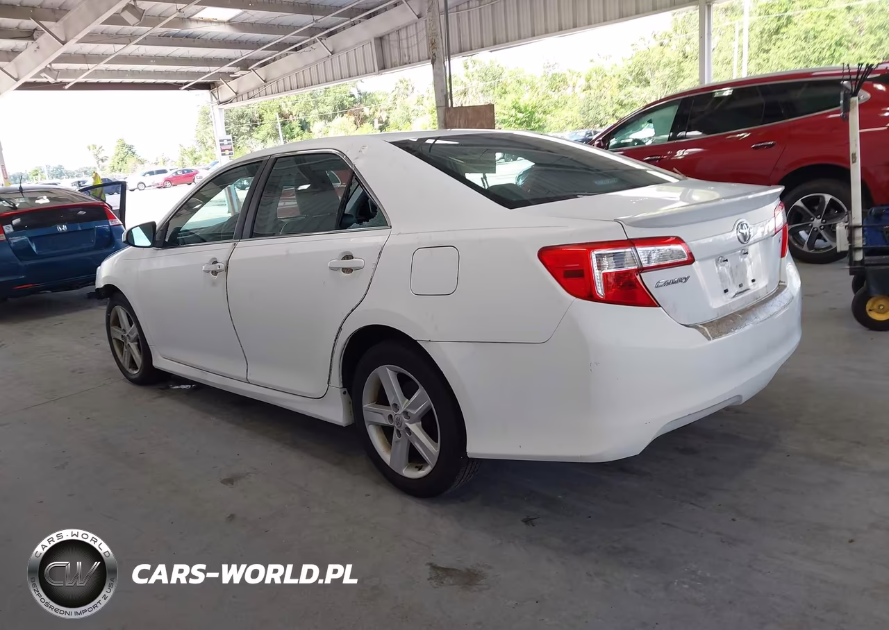 2014 Toyota Camry Se VIN:4T1BF1FK7EU743871 - 3