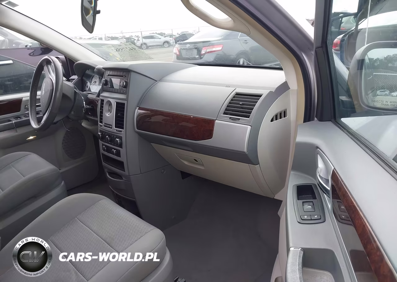 2010 Chrysler Town & Country Touring VIN:2A4RR5D19AR503590 - 5