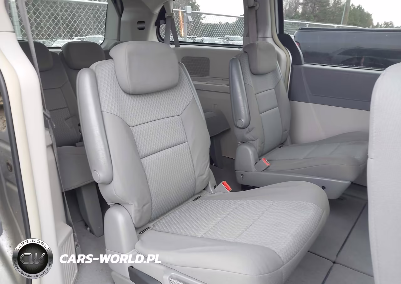 2010 Chrysler Town & Country Touring VIN:2A4RR5D19AR503590 - 8