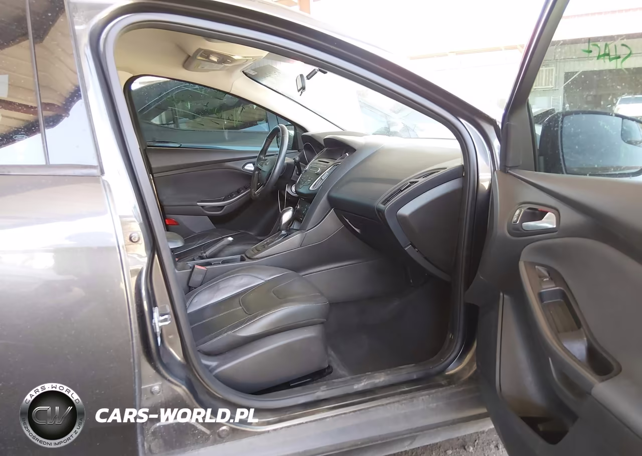 2016 Ford Focus Se VIN:1FADP3K28GL340346 - 5