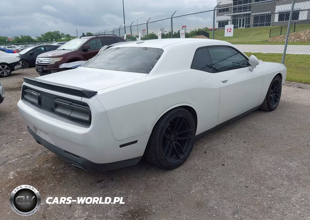 2015 Dodge Challenger Sxt VIN:2C3CDZAG6FH737360 - 4