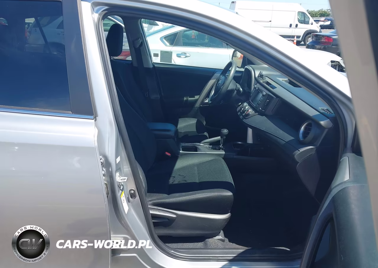 2018 Toyota Rav4 Le VIN:2T3ZFREV3JW521743 - 5