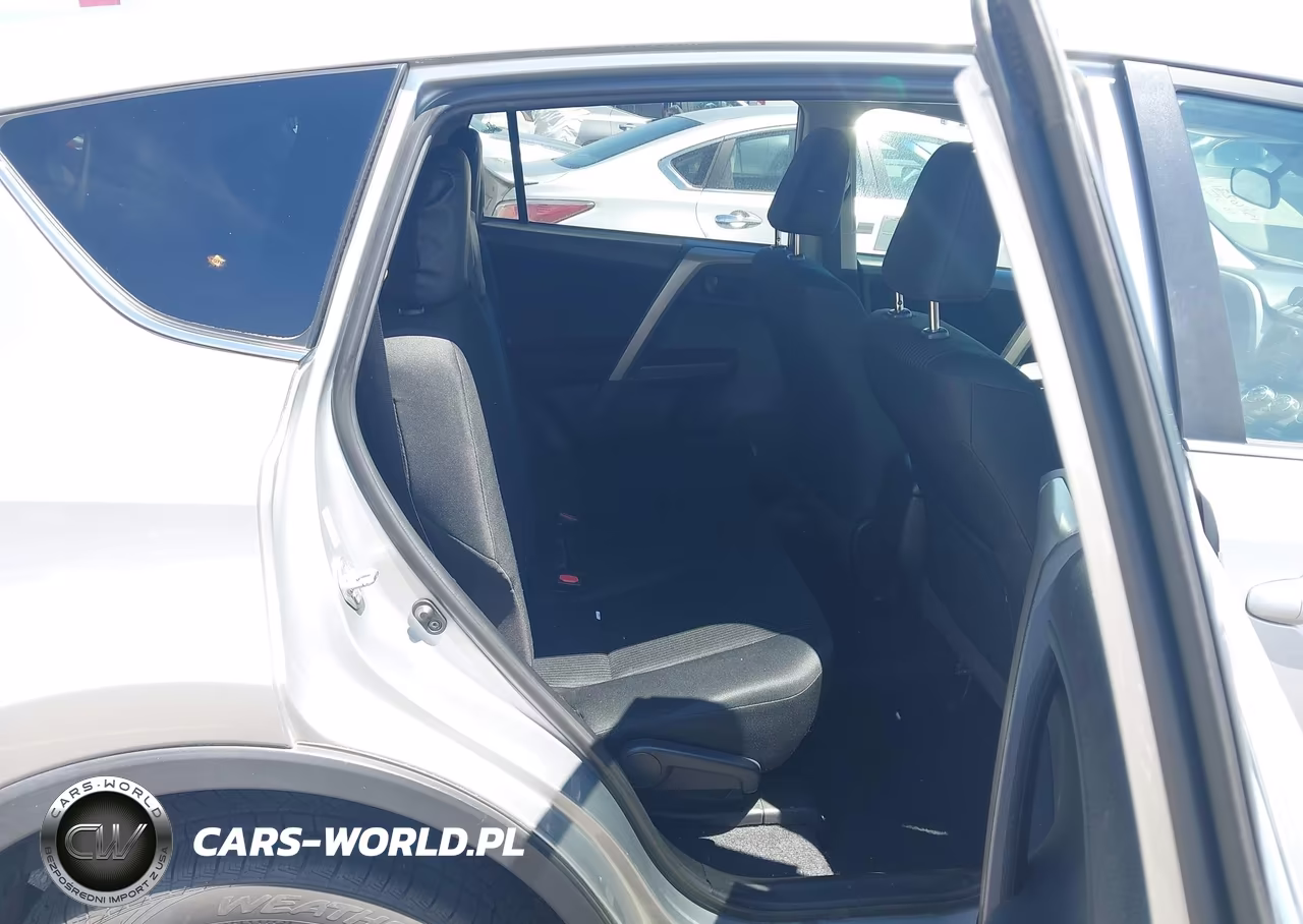 2018 Toyota Rav4 Le VIN:2T3ZFREV3JW521743 - 8