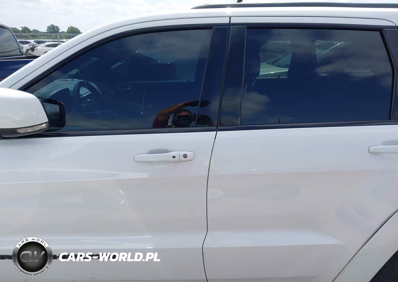 2018 Jeep Grand Cherokee High Altitude 4X2 VIN:1C4RJECG2JC339949 - 14