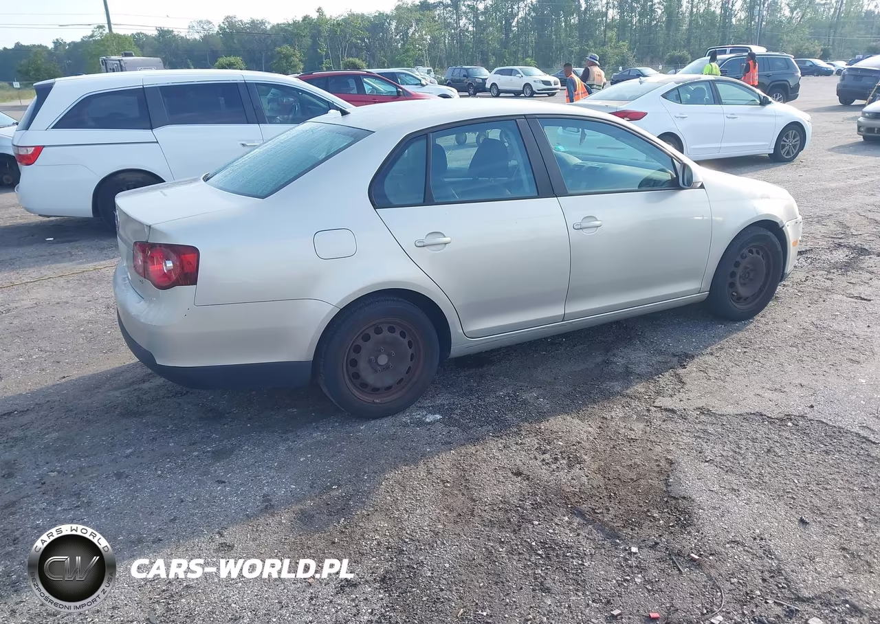 2010 Volkswagen Jetta S VIN:3VWJZ7AJ7AM041831 - 4