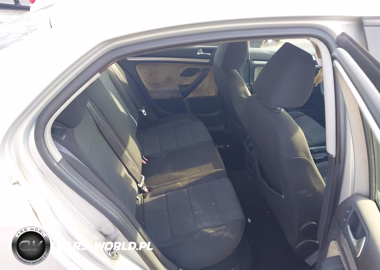 2010 Volkswagen Jetta S VIN:3VWJZ7AJ7AM041831 - 8