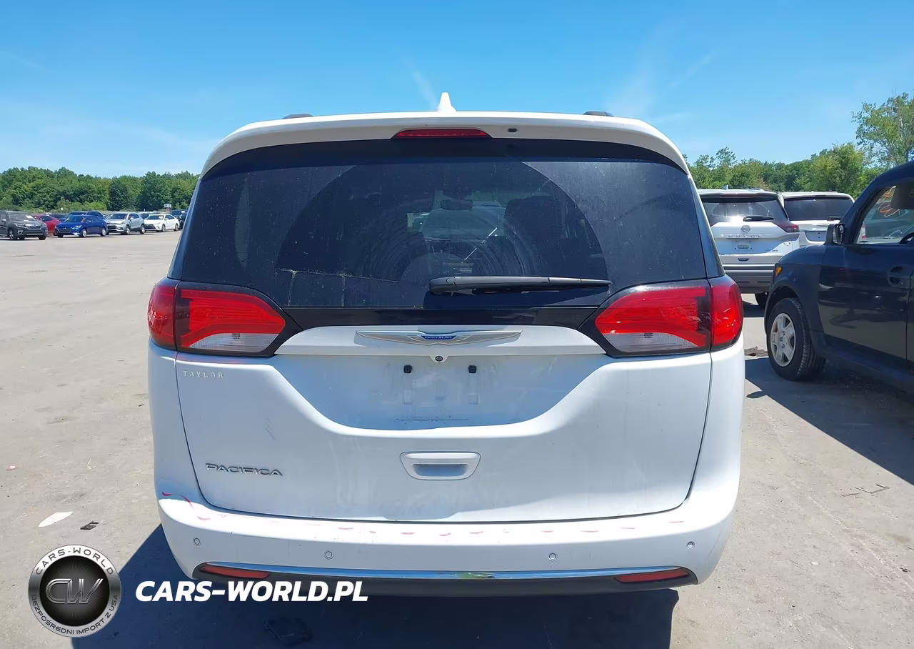 2018 Chrysler Pacifica Touring L VIN:2C4RC1BG2JR142517 - 16