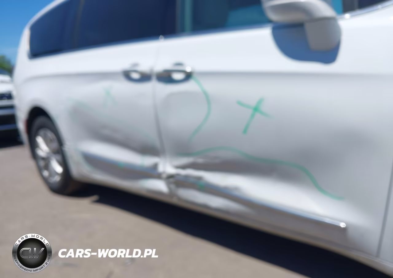 2018 Chrysler Pacifica Touring L VIN:2C4RC1BG2JR142517 - 6