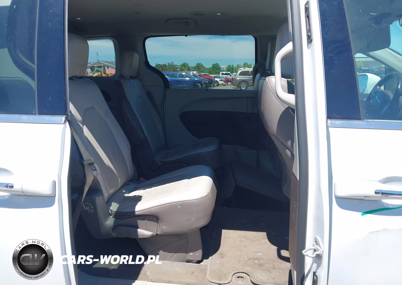 2018 Chrysler Pacifica Touring L VIN:2C4RC1BG2JR142517 - 8