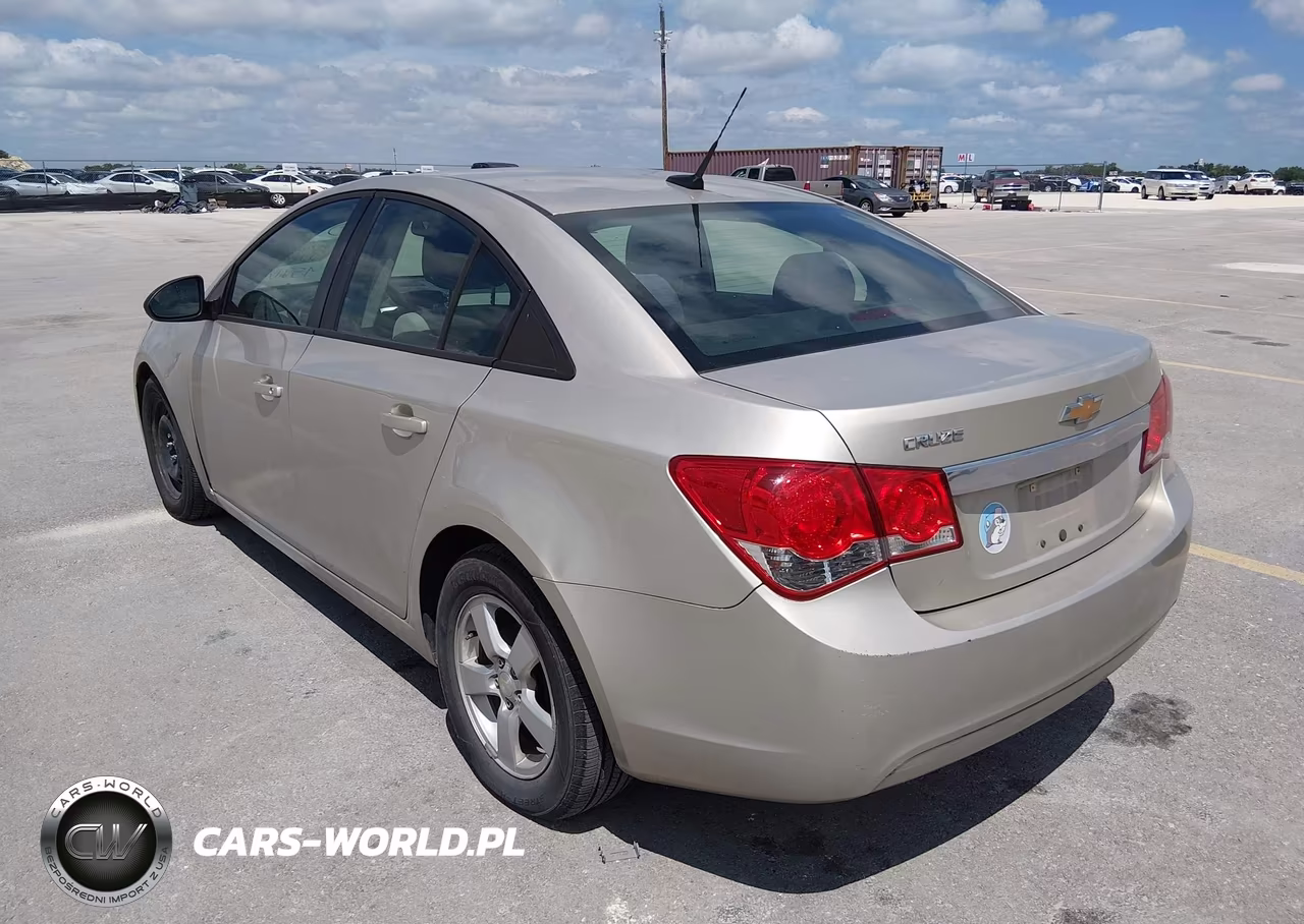 2014 Chevrolet Cruze Ls Auto VIN:1G1PA5SH9E7229943 - 3