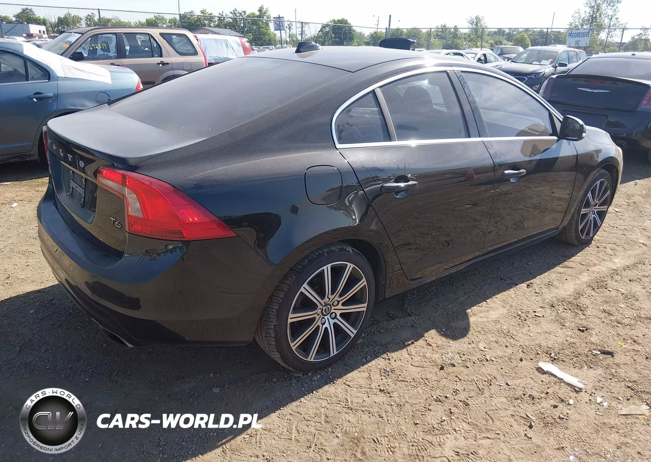 2016 Volvo S60 T6 Drive-E Platinum VIN:YV149MFM9G1400775 - 4