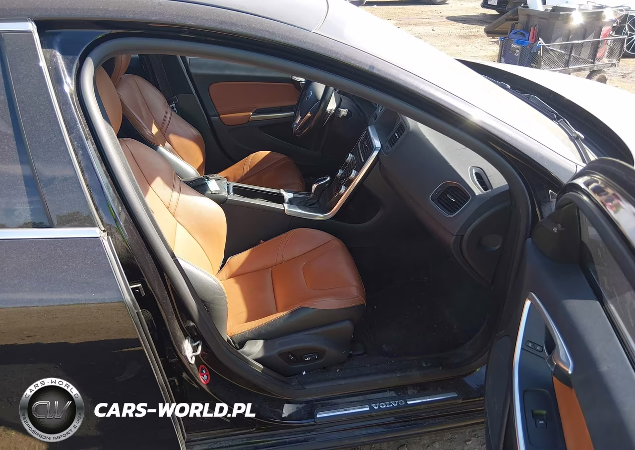2016 Volvo S60 T6 Drive-E Platinum VIN:YV149MFM9G1400775 - 5