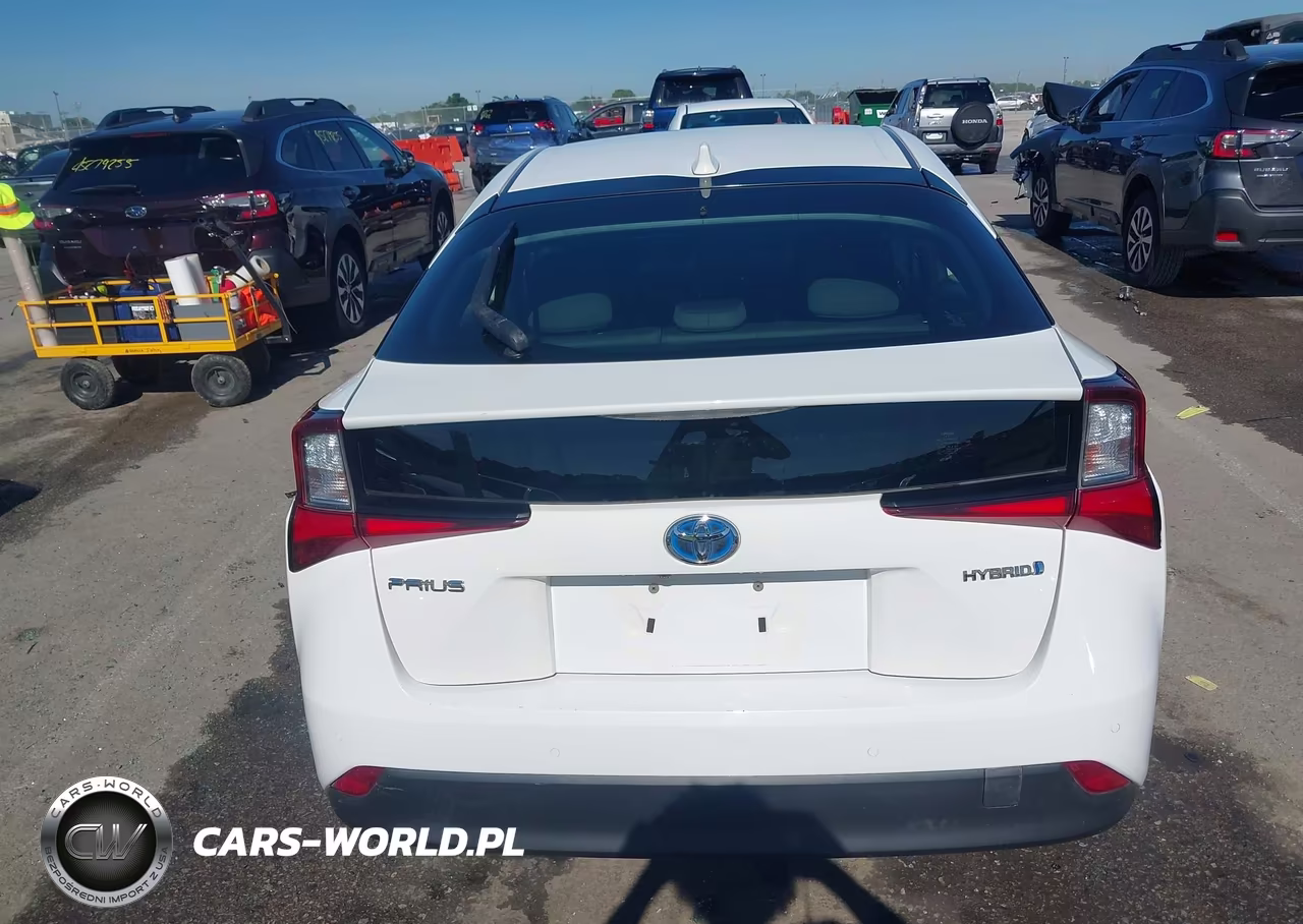 2021 Toyota Prius Le VIN:JTDKAMFU4M3149037 - 17