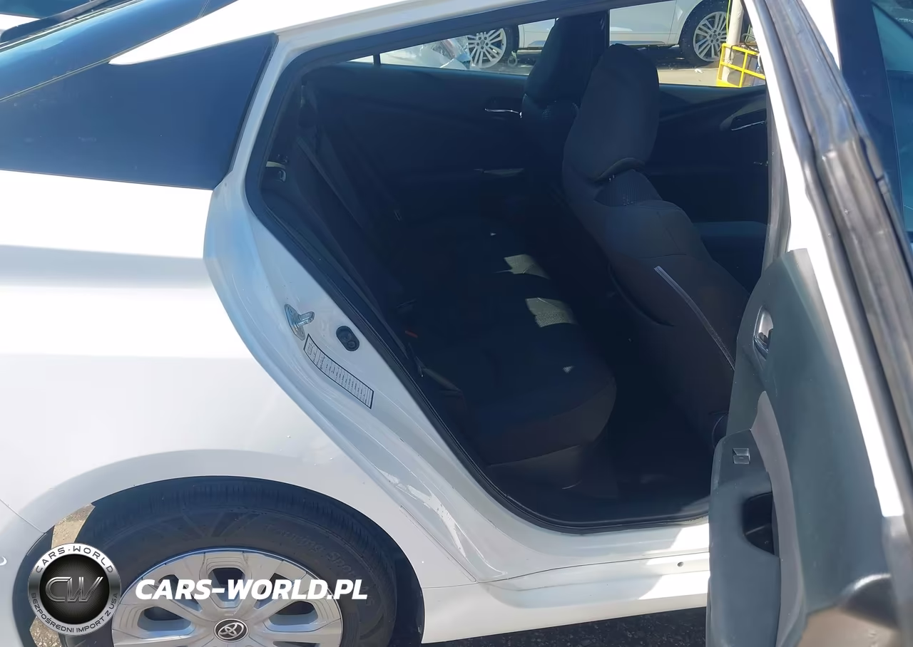 2021 Toyota Prius Le VIN:JTDKAMFU4M3149037 - 8