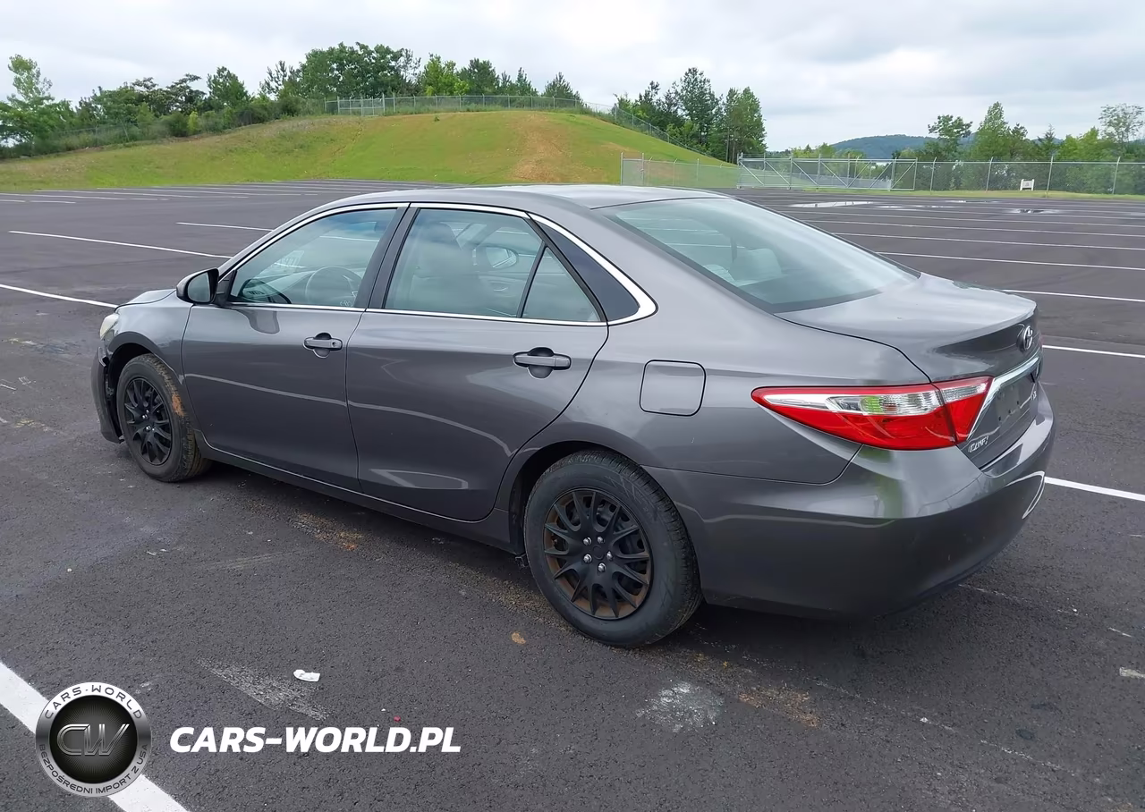 2016 Toyota Camry Le VIN:4T1BF1FK3GU203579 - 3
