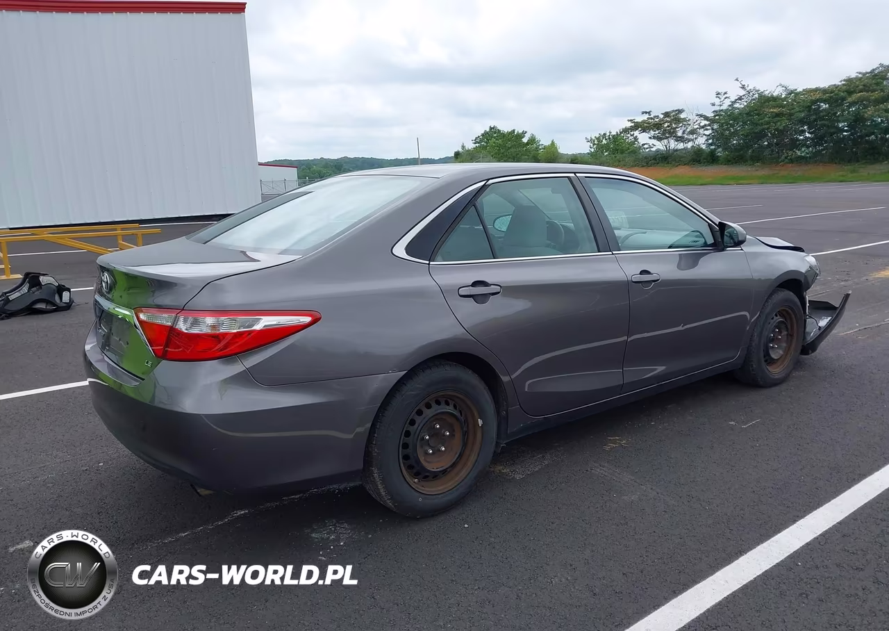 2016 Toyota Camry Le VIN:4T1BF1FK3GU203579 - 4