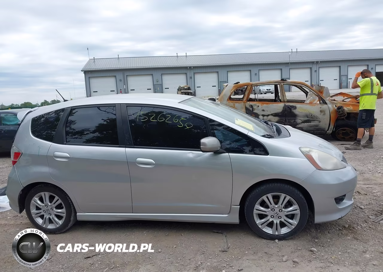 2011 Honda Fit Sport VIN:JHMGE8H55BS004775 - 13