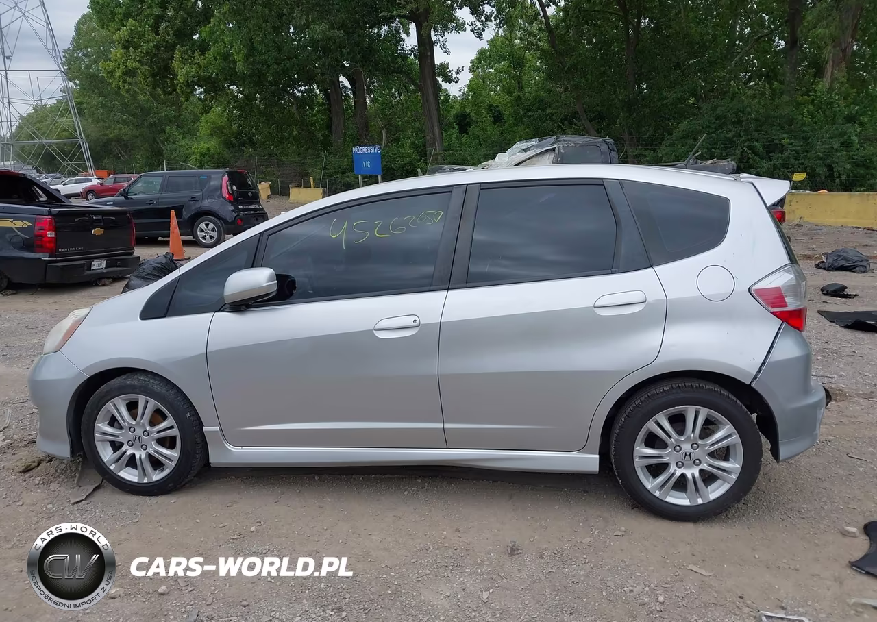 2011 Honda Fit Sport VIN:JHMGE8H55BS004775 - 14