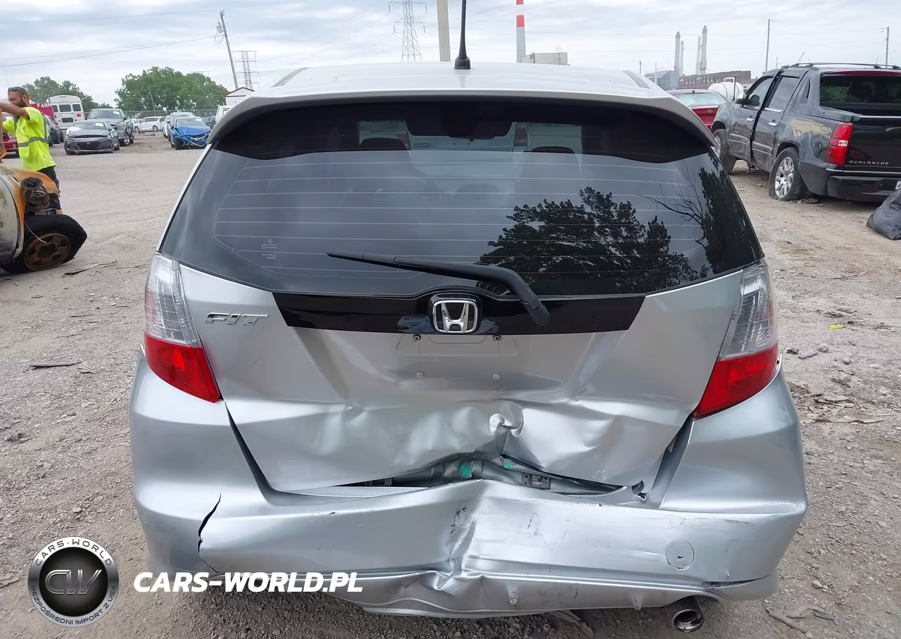 2011 Honda Fit Sport VIN:JHMGE8H55BS004775 - 16