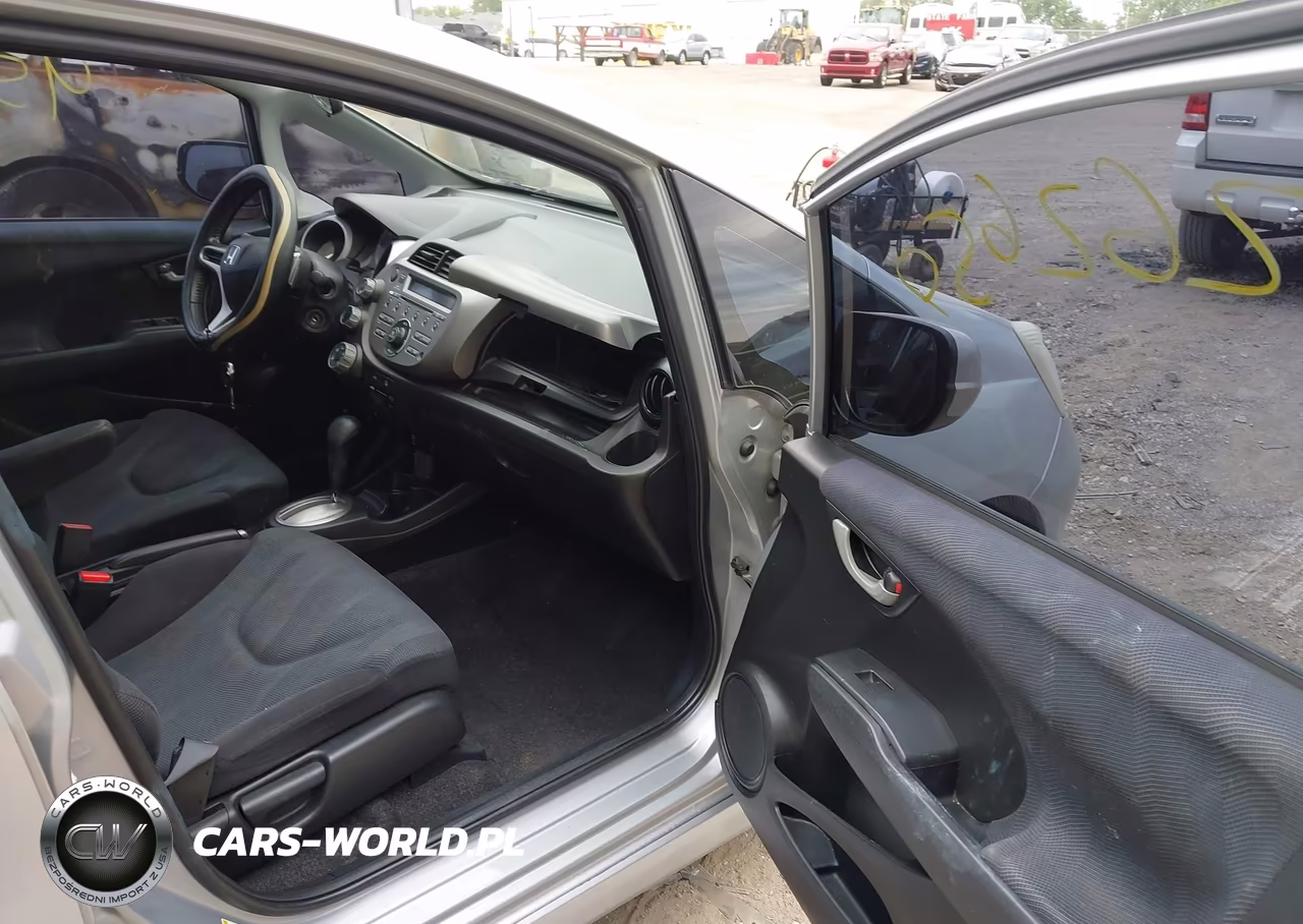 2011 Honda Fit Sport VIN:JHMGE8H55BS004775 - 5