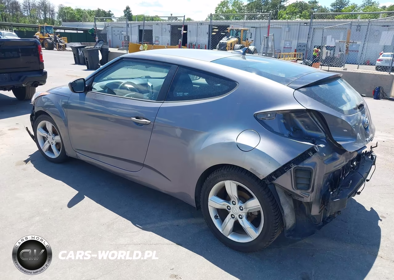 2015 Hyundai Veloster VIN:KMHTC6AD6FU232835 - 3