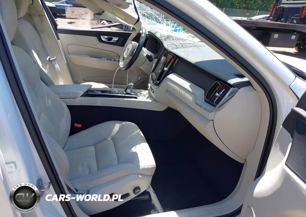 2023 Volvo Xc60 B5 Plus Dark Theme VIN:YV4L12RW9P1305768 - 5