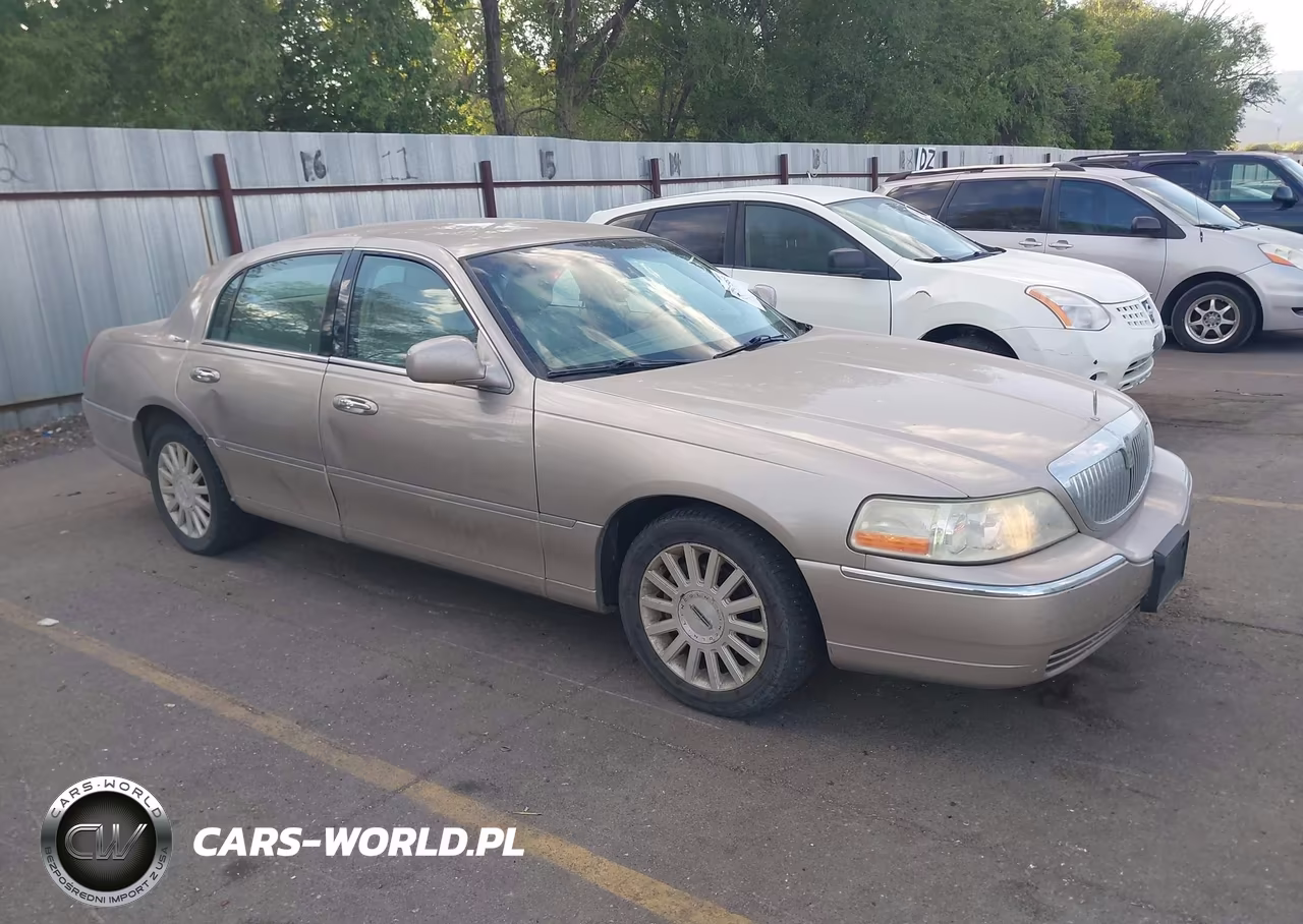 2003 Lincoln Town Car Signature