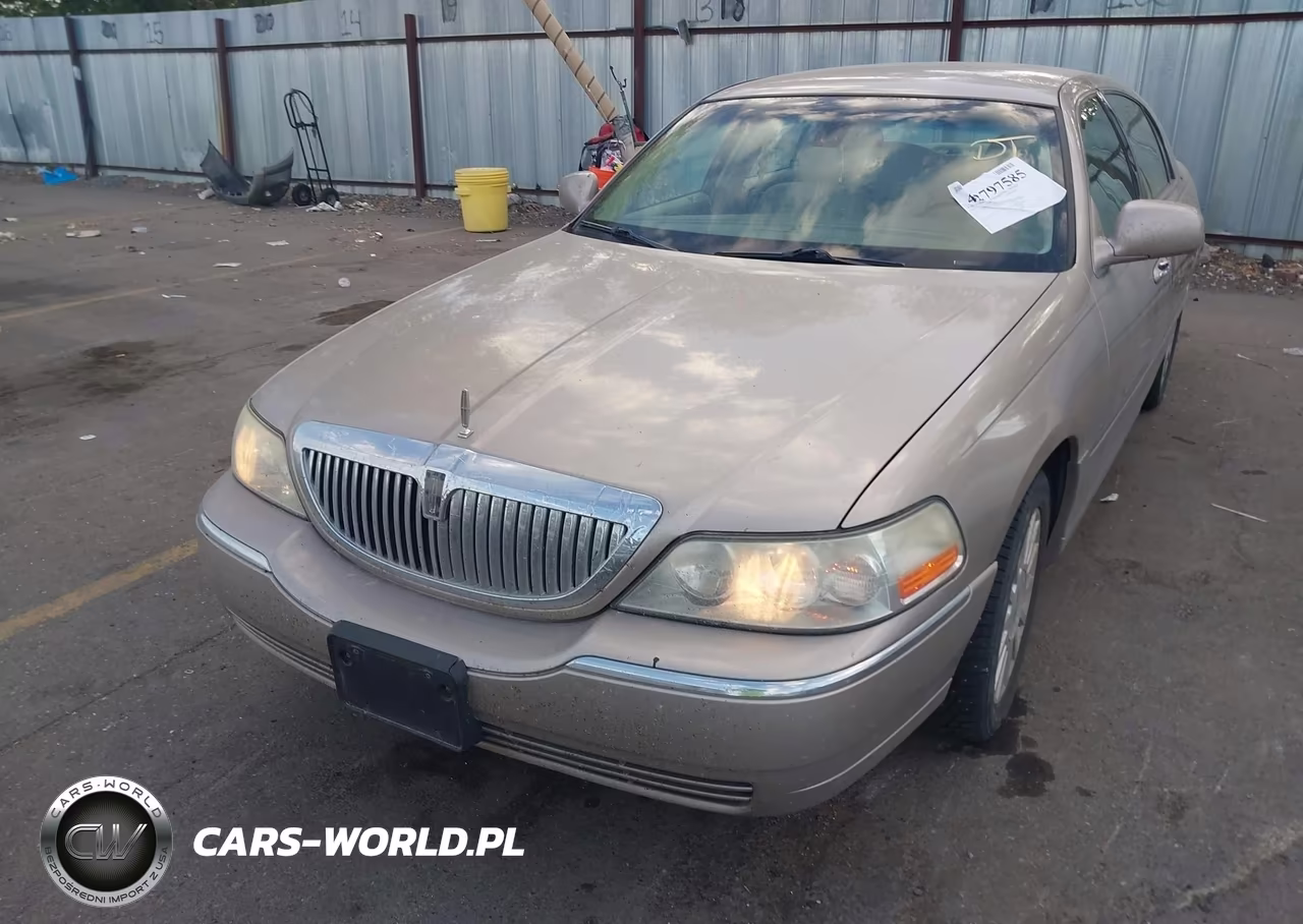 2003 Lincoln Town Car Signature VIN:1LNHM82W93Y696835 - 6