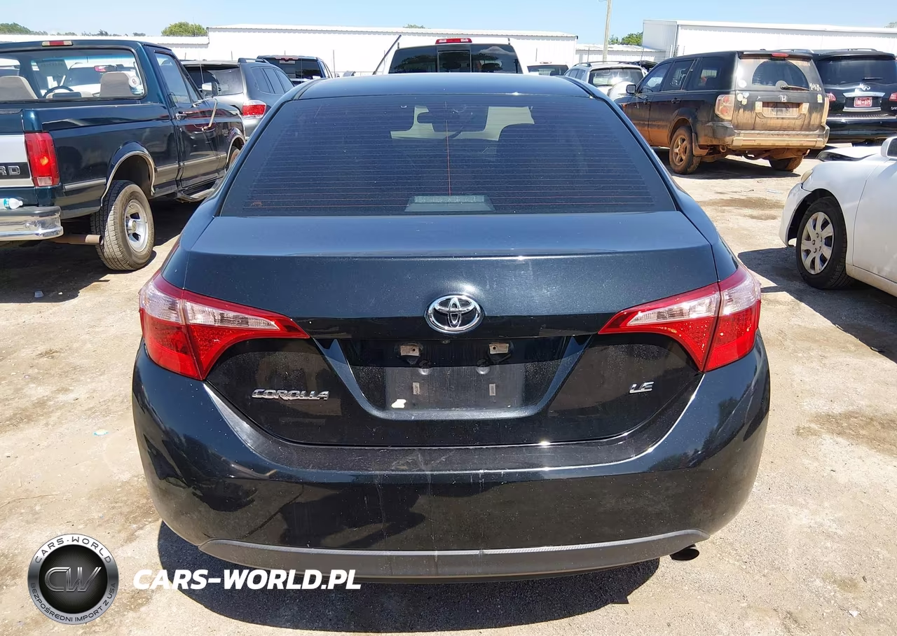 2018 Toyota Corolla Le VIN:5YFBURHE8JP821839 - 17