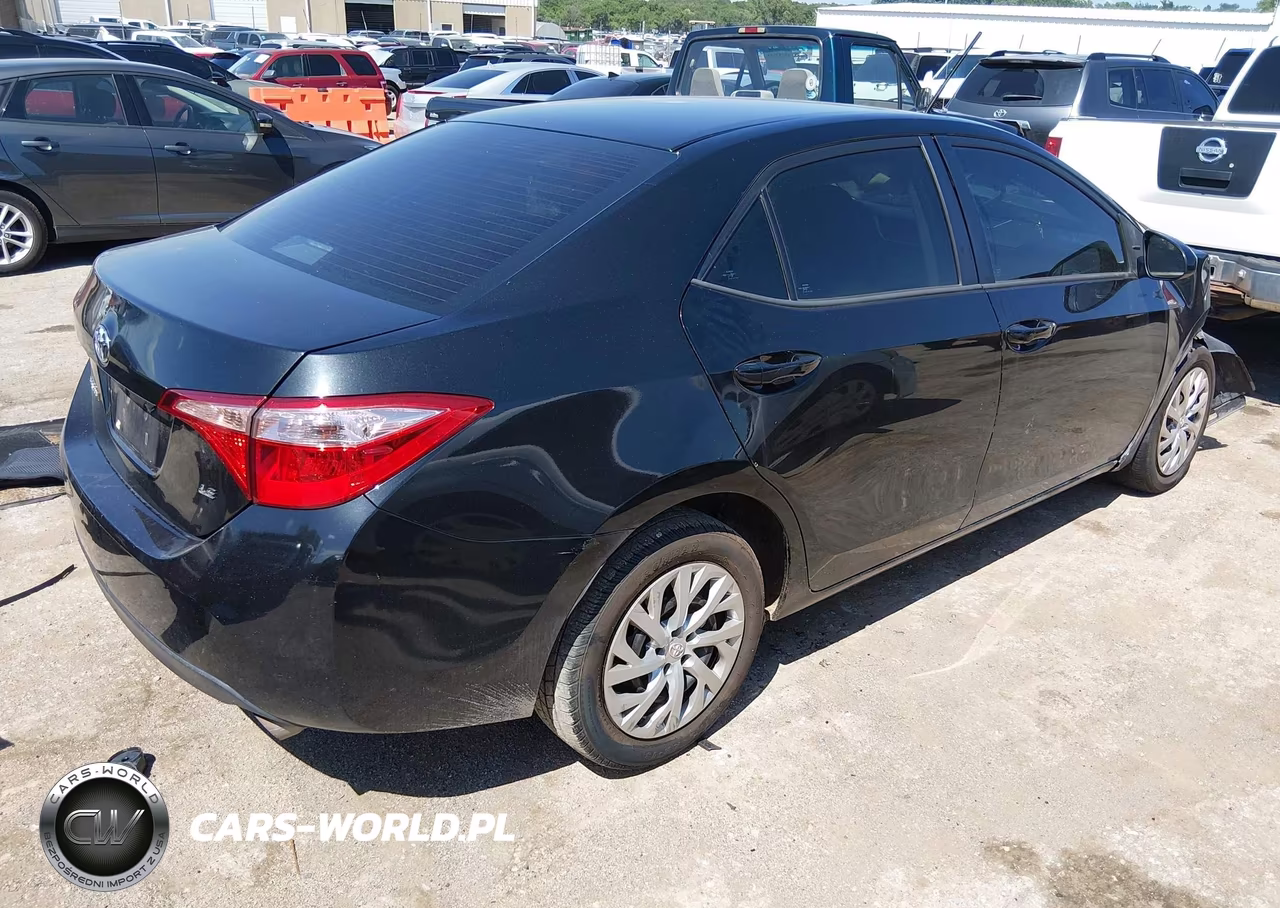 2018 Toyota Corolla Le VIN:5YFBURHE8JP821839 - 4