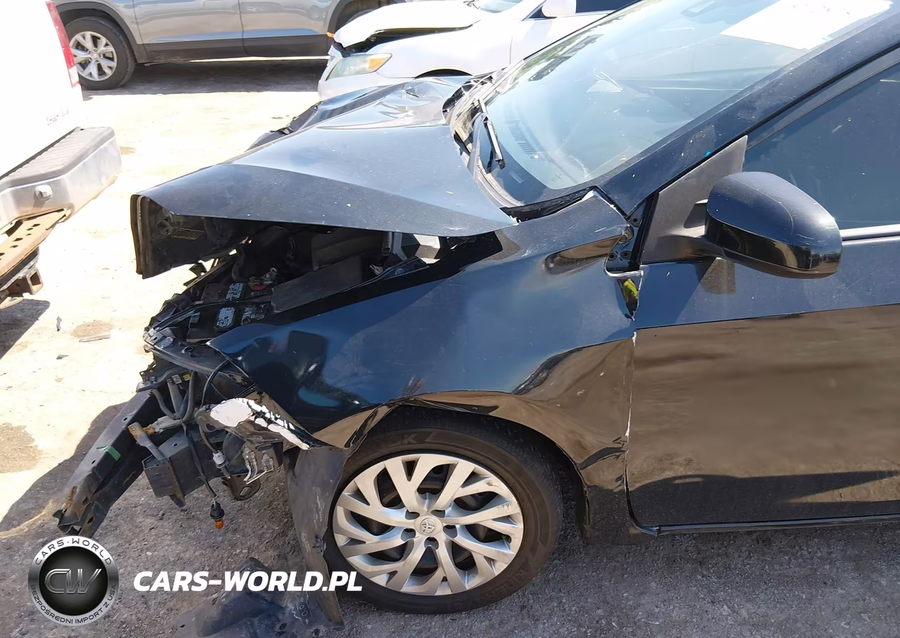 2018 Toyota Corolla Le VIN:5YFBURHE8JP821839 - 6