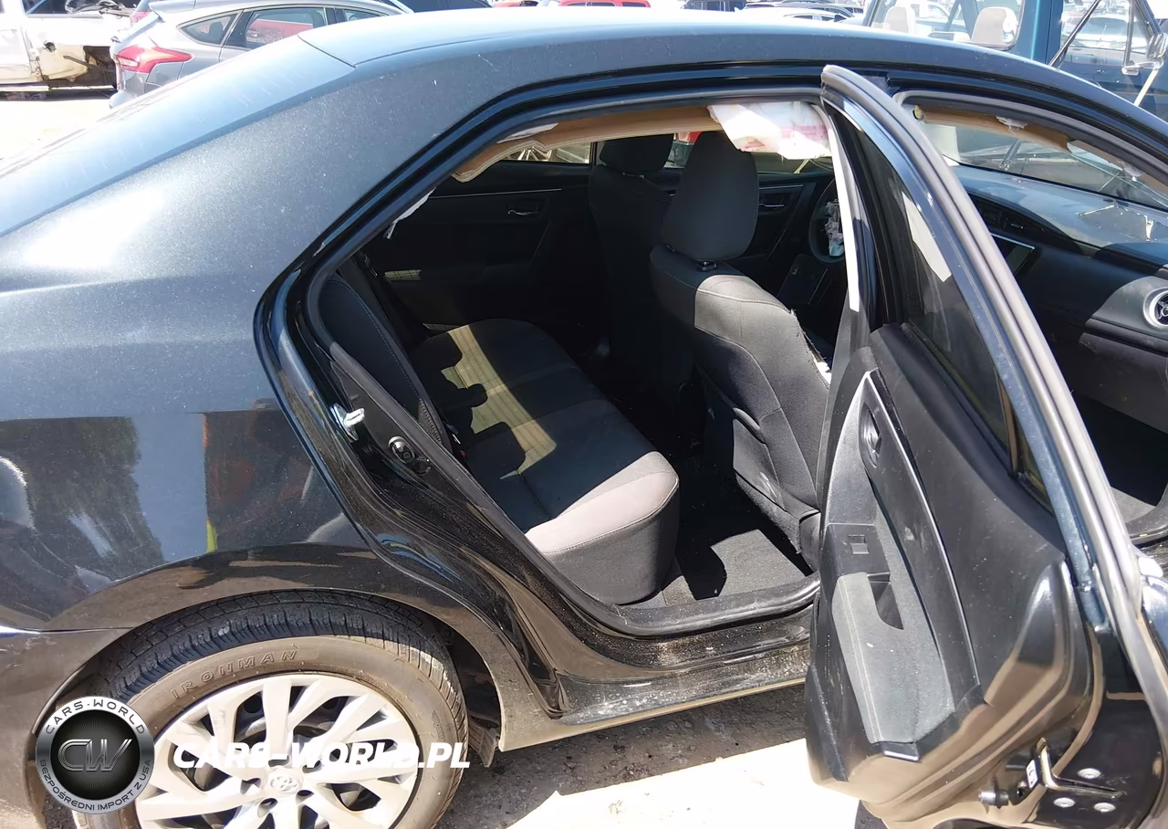 2018 Toyota Corolla Le VIN:5YFBURHE8JP821839 - 8
