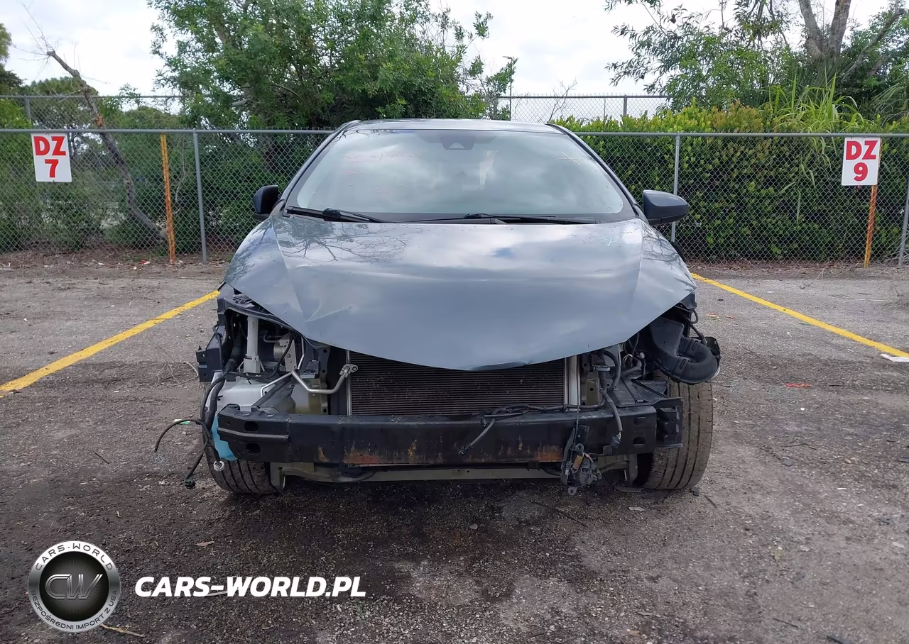 2018 Toyota Corolla Le VIN:5YFBURHE7JP834307 - 13
