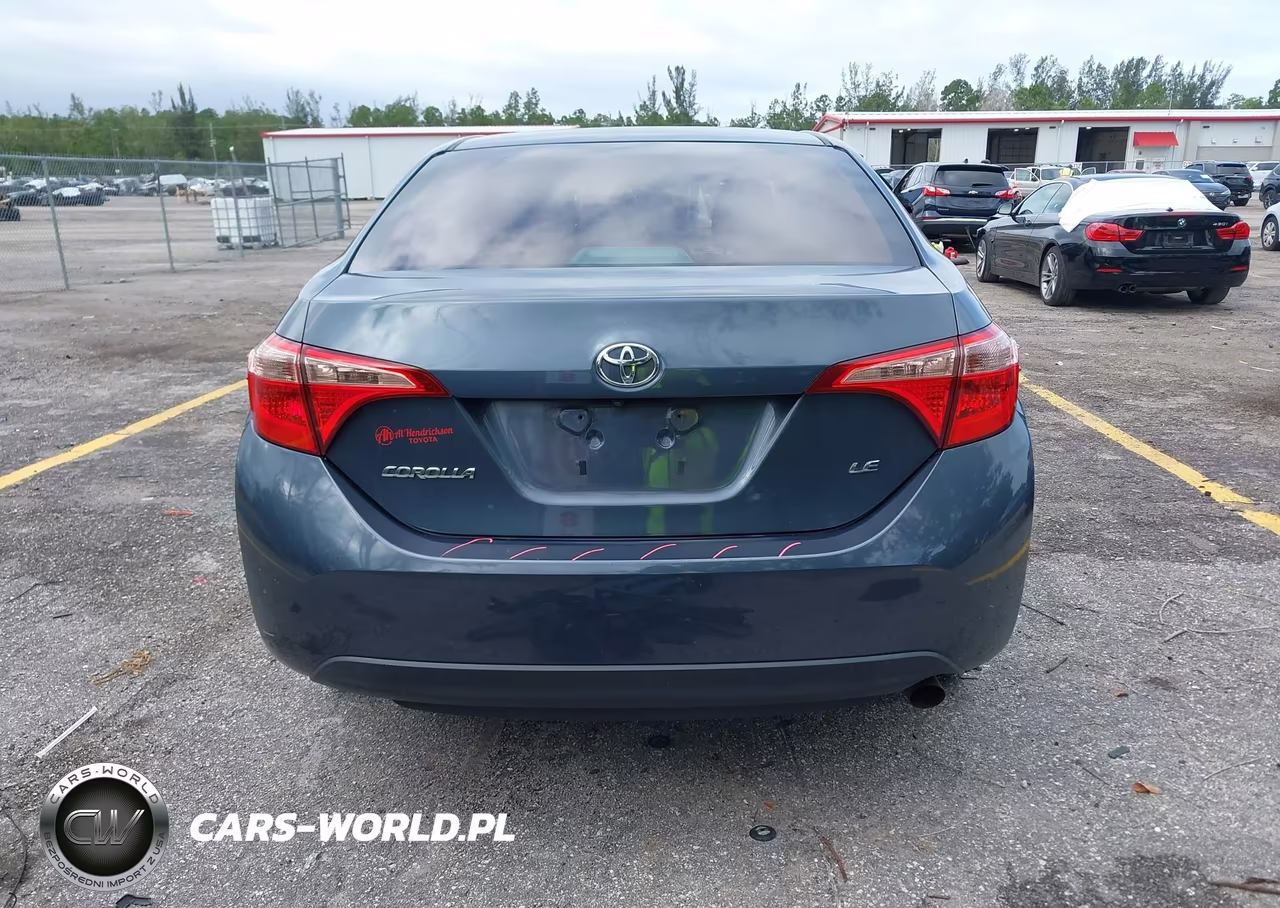 2018 Toyota Corolla Le VIN:5YFBURHE7JP834307 - 17