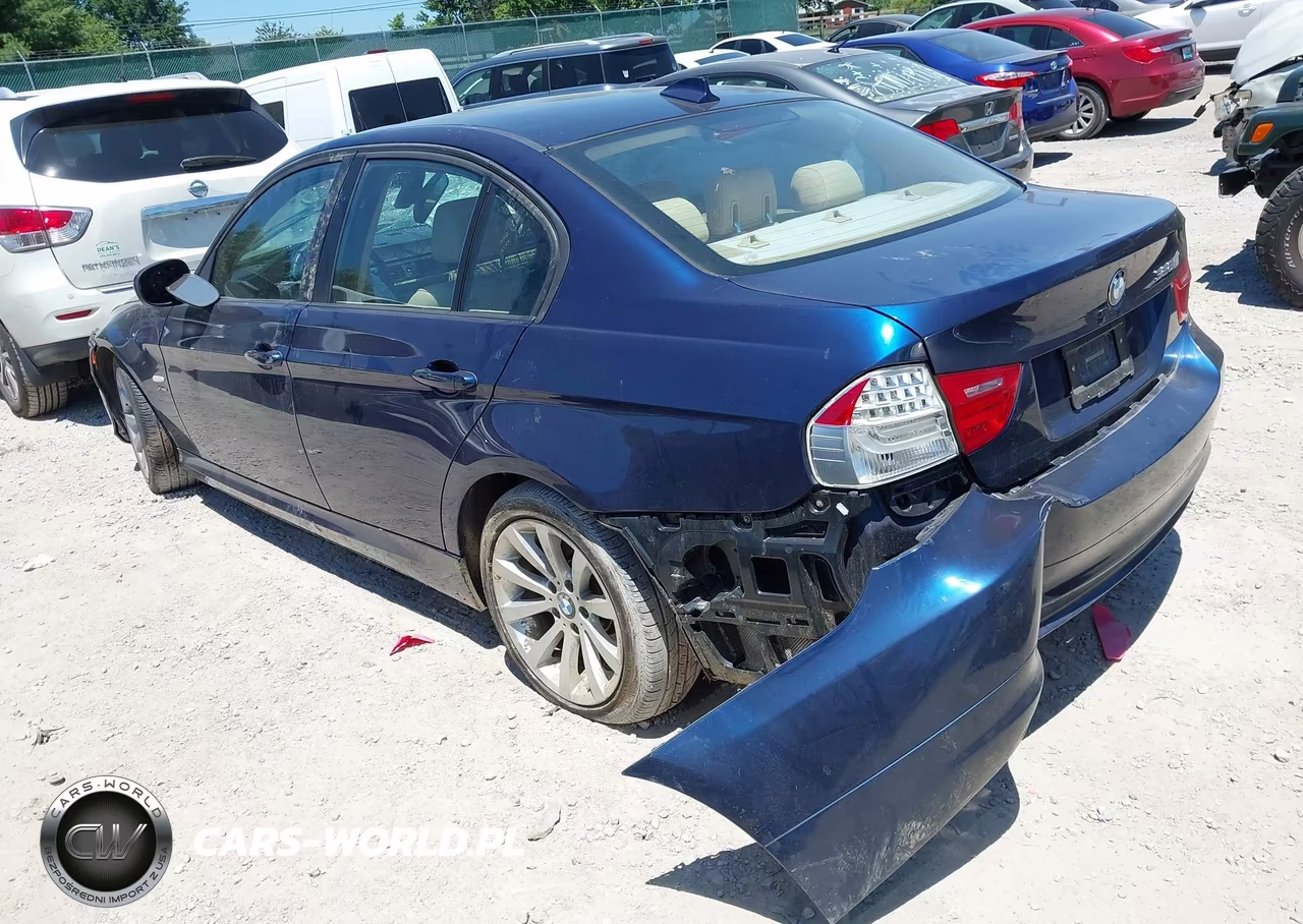 2011 BMW 328I xDrive VIN:WBAPK5G56BNN79960 - 3