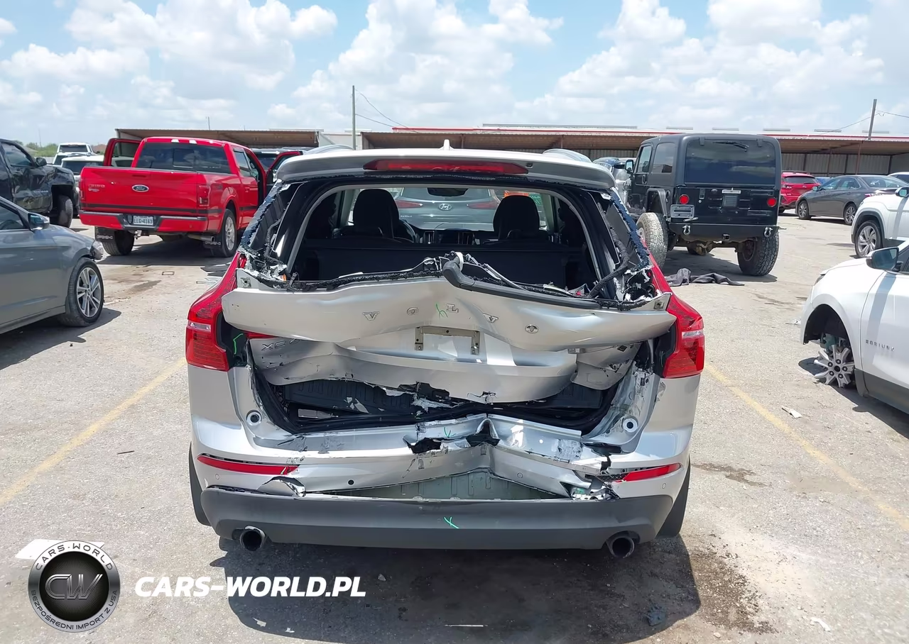 2018 Volvo Xc60 T5 Momentum VIN:LYV102RK7JB082298 - 16