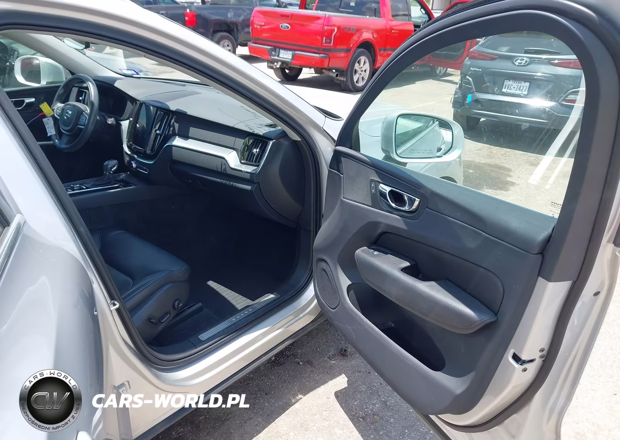 2018 Volvo Xc60 T5 Momentum VIN:LYV102RK7JB082298 - 5