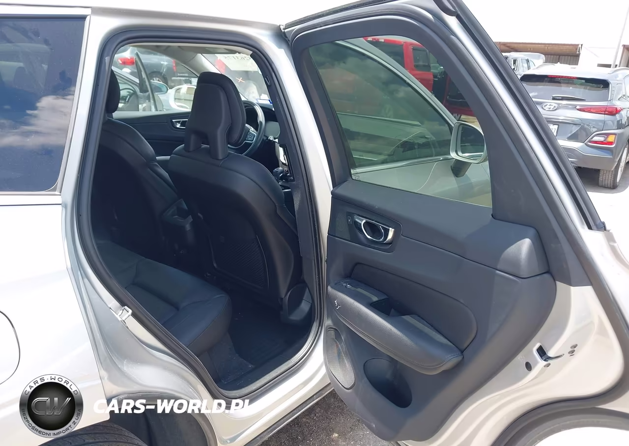 2018 Volvo Xc60 T5 Momentum VIN:LYV102RK7JB082298 - 8