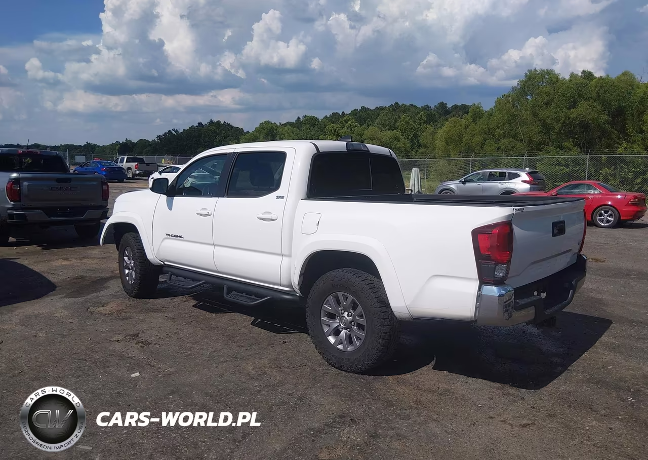 2018 Toyota Tacoma Sr5 V6 VIN:5TFAZ5CN2JX064614 - 3