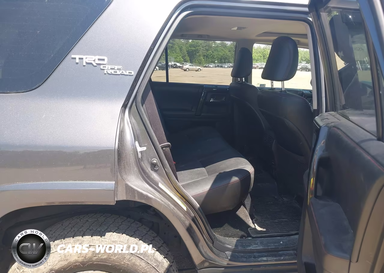 2018 Toyota 4Runner Trd Off Road Premium VIN:JTEBU5JR3J5527490 - 8