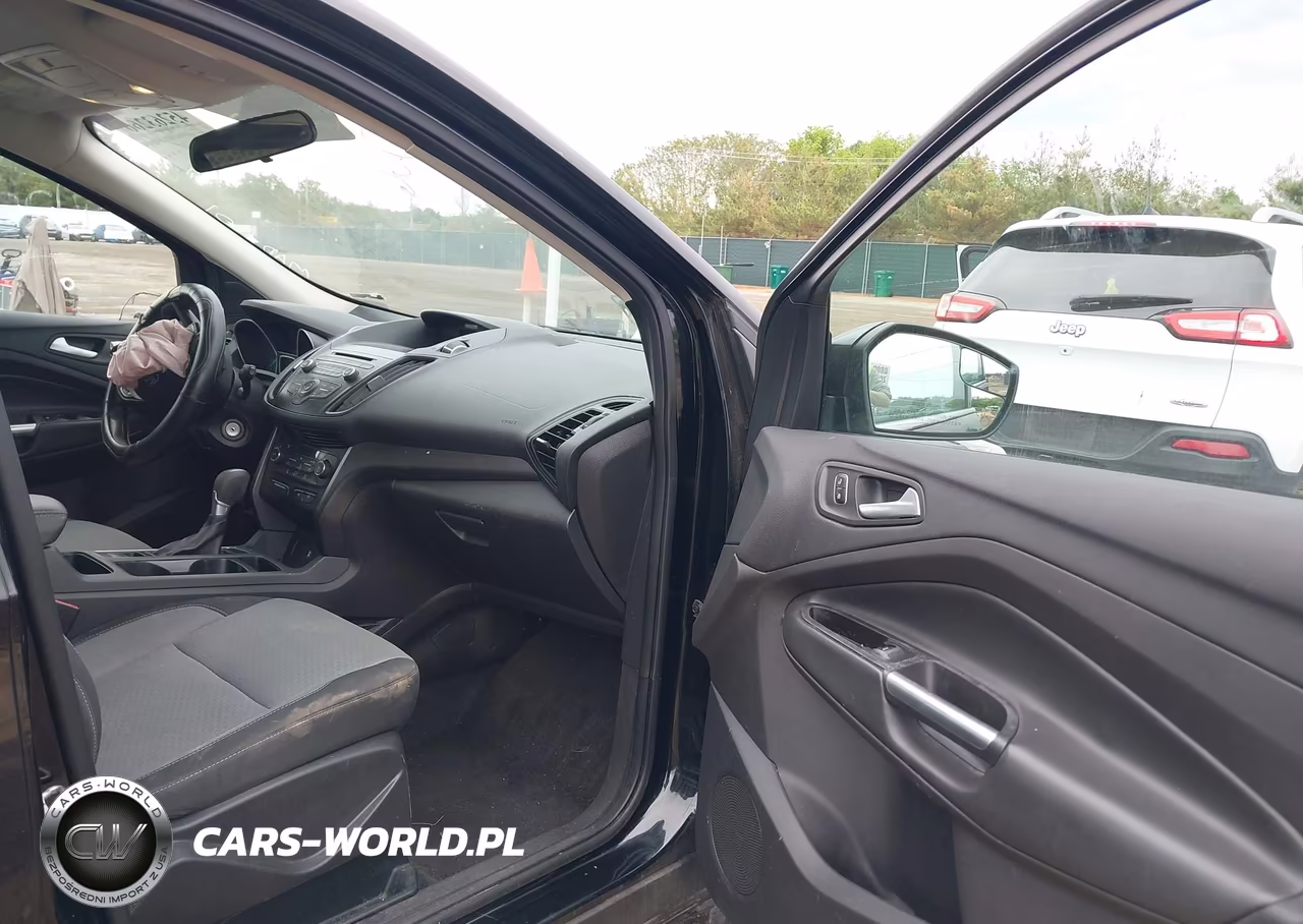 2017 Ford Escape Se VIN:1FMCU0GD6HUE71015 - 5