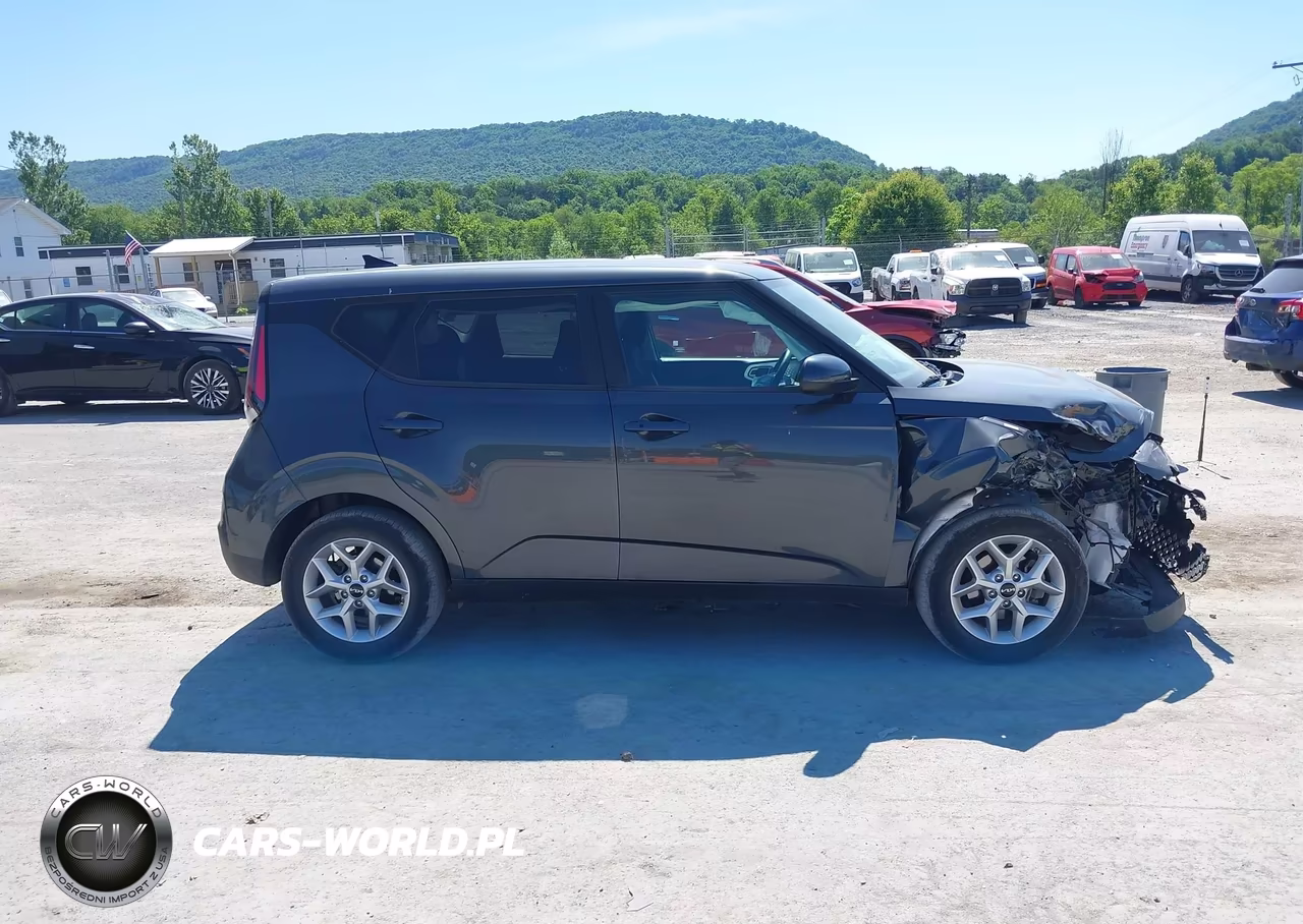 2024 Kia Soul S VIN:KNDJ23AU5R7904304 - 13