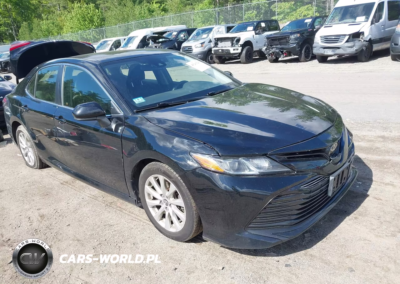 2018 Toyota Camry Le – zdjęcie 1 z 16