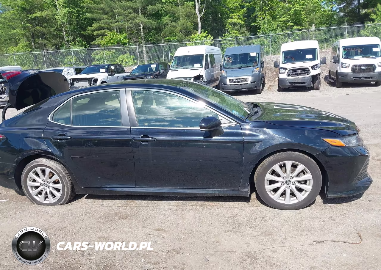 2018 Toyota Camry Le VIN:JTNB11HK0J3008788 - 13