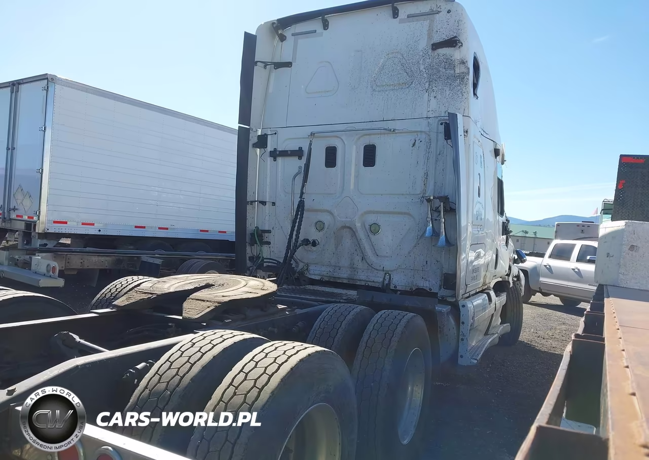 2012 Freightliner Cascadia 125 VIN:1FUJGLDR7CSBJ6763 - 4
