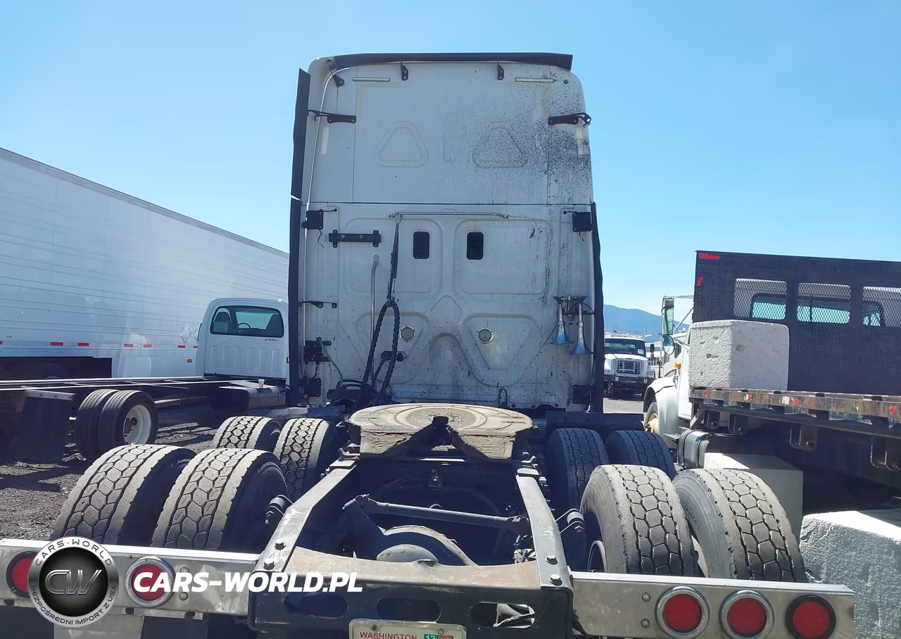 2012 Freightliner Cascadia 125 VIN:1FUJGLDR7CSBJ6763 - 8