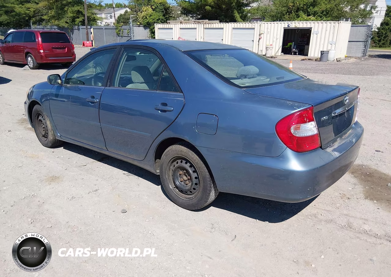 2004 Toyota Camry Le VIN:4T1BE32K34U852363 - 3
