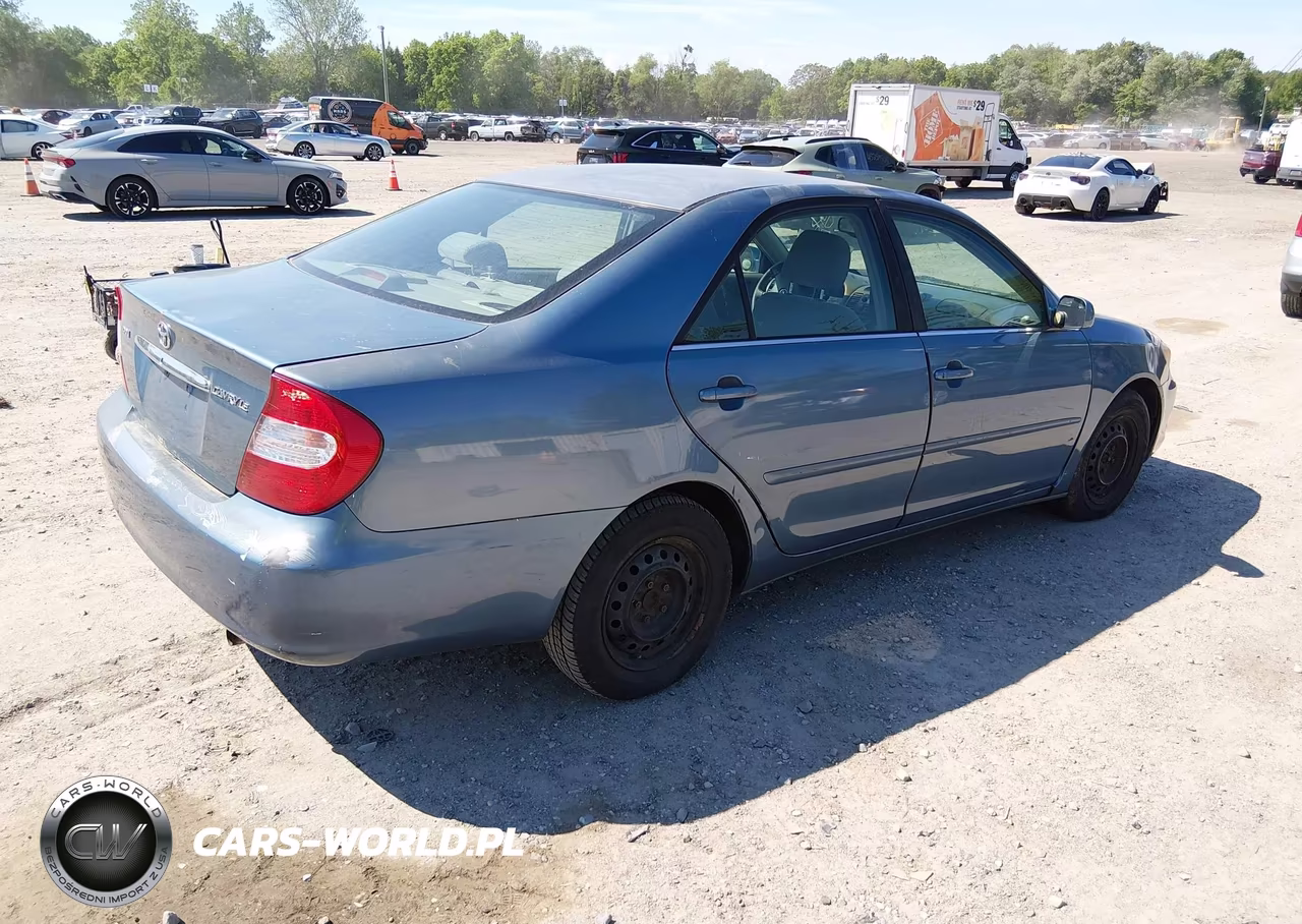 2004 Toyota Camry Le VIN:4T1BE32K34U852363 - 4